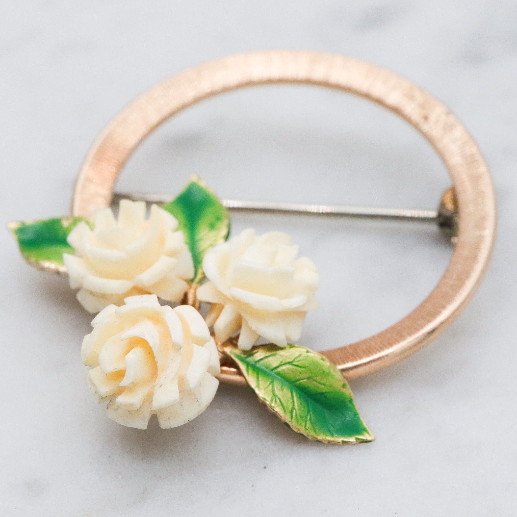 Retro Krementz gold plated circle wreath brooch with white roses